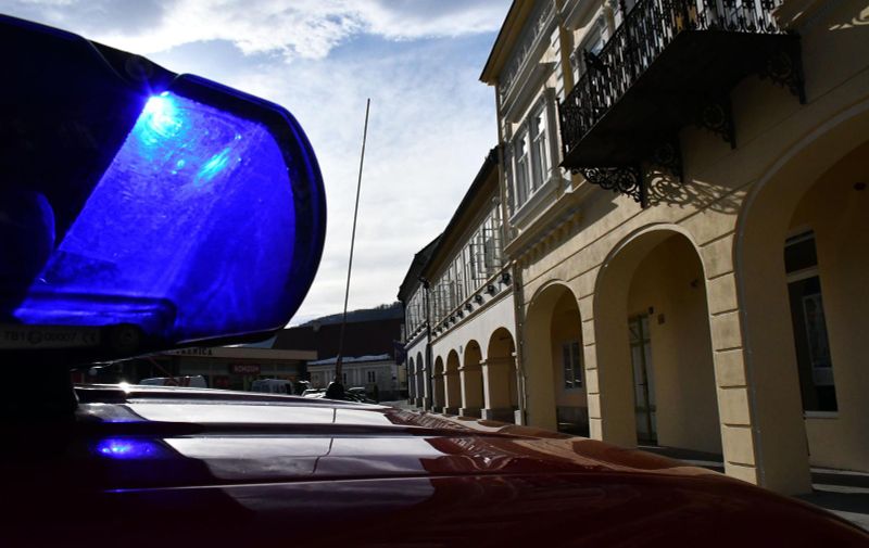 21.01.2021., Pozega - Zbog aktualnih afera vezanih uz pozeskog gradonacelnika Darka Puljasica policija je jutros intervenirala u Gradskoj upravi.rPhoto: Ivica Galovic/PIXSELL