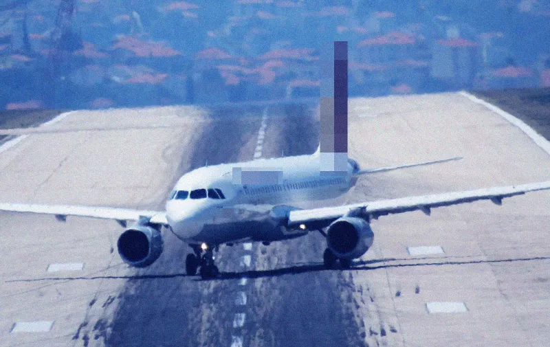 07.07.2015., Kastel Stafilic - Isparavanje zraka na pisti u Zracnoj luci Split uslijed velikih vrucina. Avion Germanwingsa.
Photo: Ivo Cagalj/PIXSELL