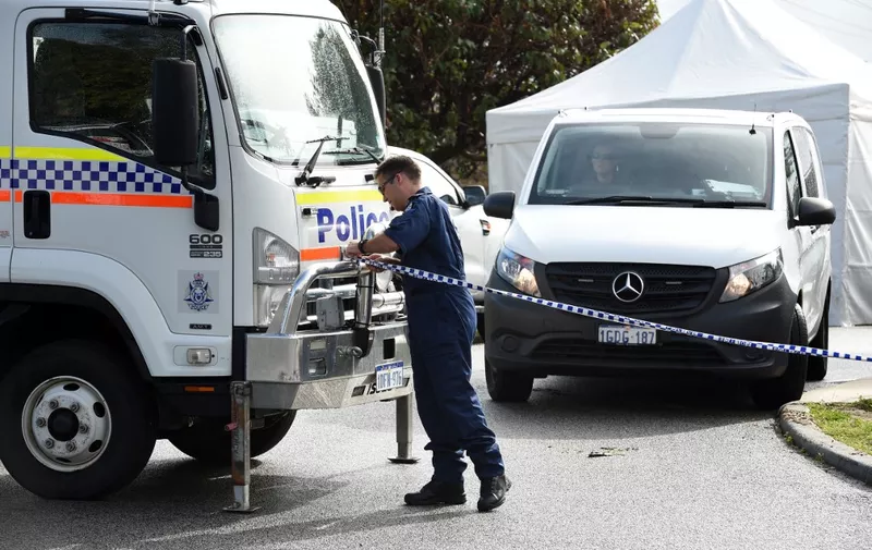Police secure the area close to a house from where they recovered five dead bodies in the suburb of Australia's western city of Perth on September 10, 2018. The bodies of three young girls, their mother and grandmother were discovered by police in a Perth home, authorities confirmed, in a suspected family killing that has shocked Australia. (Photo by Greg Wood / AFP)
