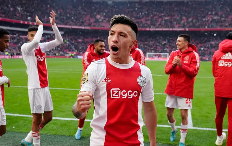 AMSTERDAM, 20-03-2022, JohanCruyff Arena , season 2020 / 2021 , Dutch Eredivisie Football between Ajax and Feyenoord , Ajax player Lisandro Martinez celebrating the 3-2 win Ajax - Feyenoord PUBLICATIONxNOTxINxNED x15809806x Copyright: