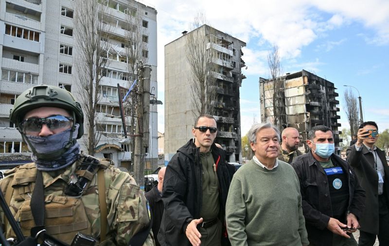 UN Secretary-General Antonio Guterres (4R) walks during his visit in Borodianka, outside Kyiv, on April 28, 2022. - UN Secretary-General Antonio Guterres arrived on April 28, 2022 to the town of Borodianka outside Kyiv where Russian forces were accused of having killed civilians, an AFP journalist on the scene reported. (Photo by Sergei SUPINSKY / AFP)