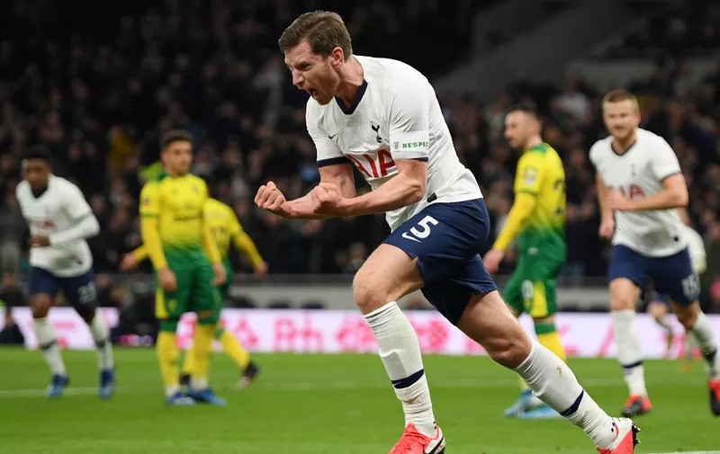 LONDON, ENGLAND - MARCH 04: Jan Vertonghen of Tottenham Hotspur celebrates after scoring his team's first goal during the FA Cup Fifth Round match between Tottenham Hotspur and Norwich City at Tottenham Hotspur Stadium on March 04, 2020 in London, England. (Photo by Mike Hewitt/Getty Images)