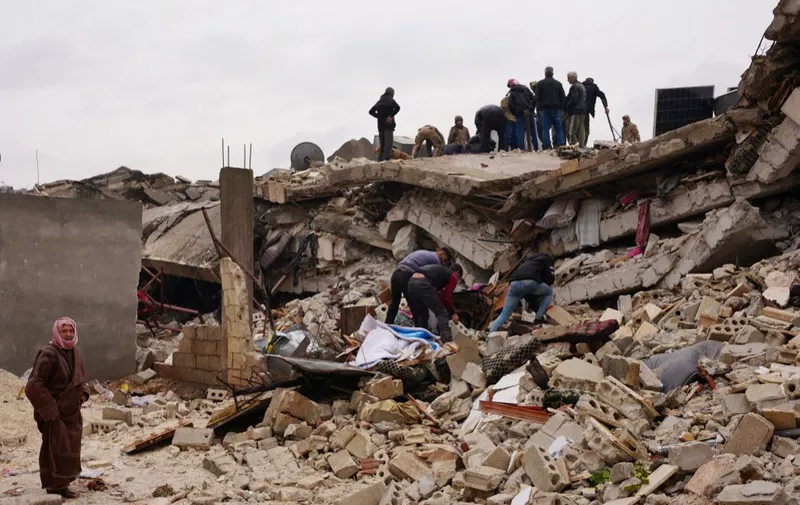 Residents search sift through the rubble of a collapsed building following an earthquake in the town of Jandaris, in the countryside of Syria's northwestern city of Afrin in the rebel-held part of Aleppo province, on February 6, 2023. - At least 42 have been reportedly killed in north Syria after a 7.8-magnitude earthquake that originated in Turkey and was felt across neighbouring countries. (Photo by Rami al SAYED / AFP)
