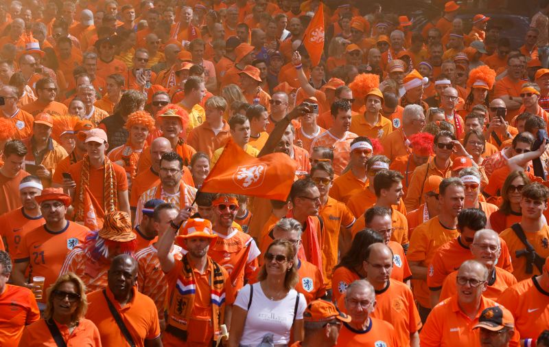 Soccer Football - Euro 2024 - Fans before Poland v Netherlands - Hamburg, Germany - June 16, 2024 Netherlands fans in a fan zone ahead of the match REUTERS/Axel Schmidt
